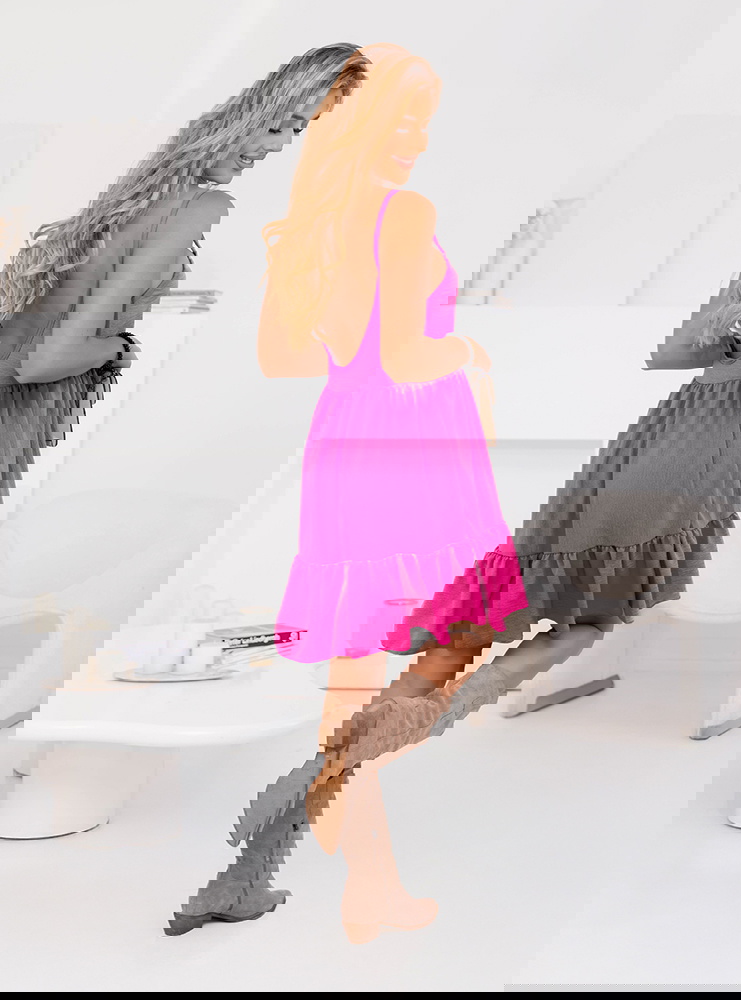 Rozkloszowana sukienka na ramiączkach...