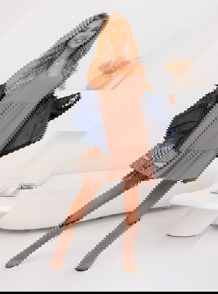 Rozkloszowana sukienka na ramiączkach...