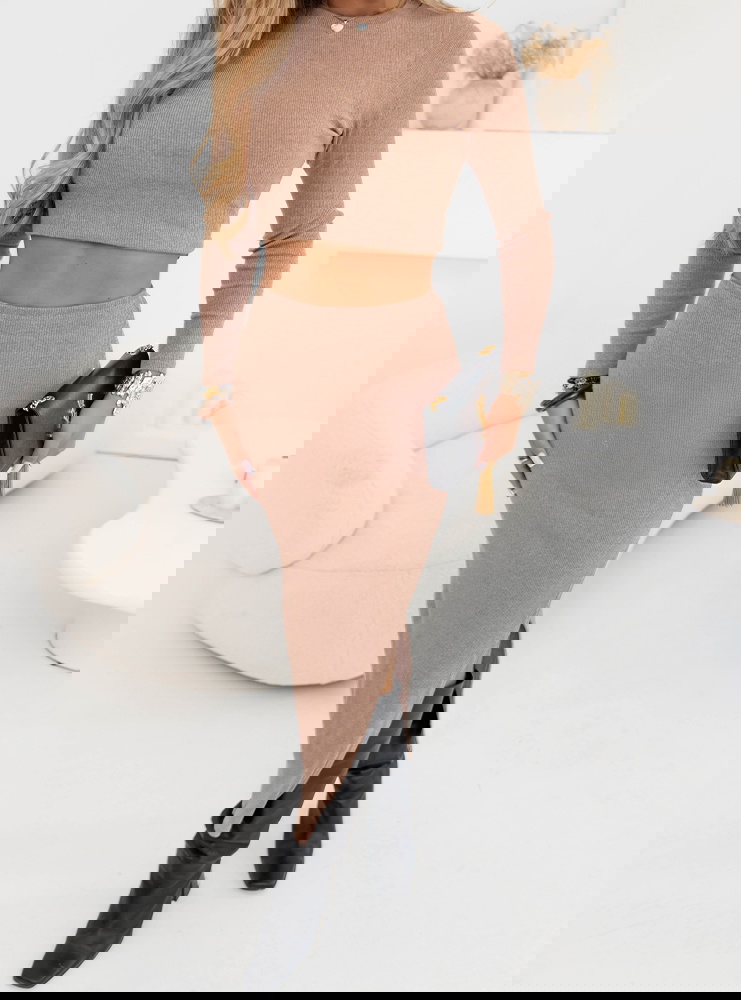 Beżowy prążkowany komplet...