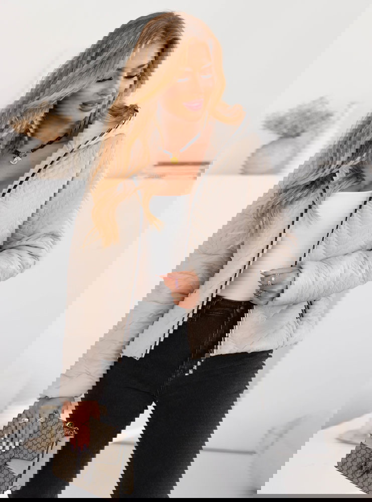 Beżowa pikowana kurtka z kapturem...