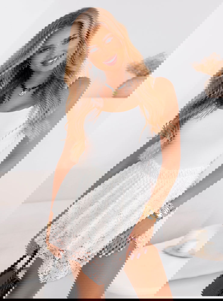 Biała koronkowa spódniczka mini Daynara