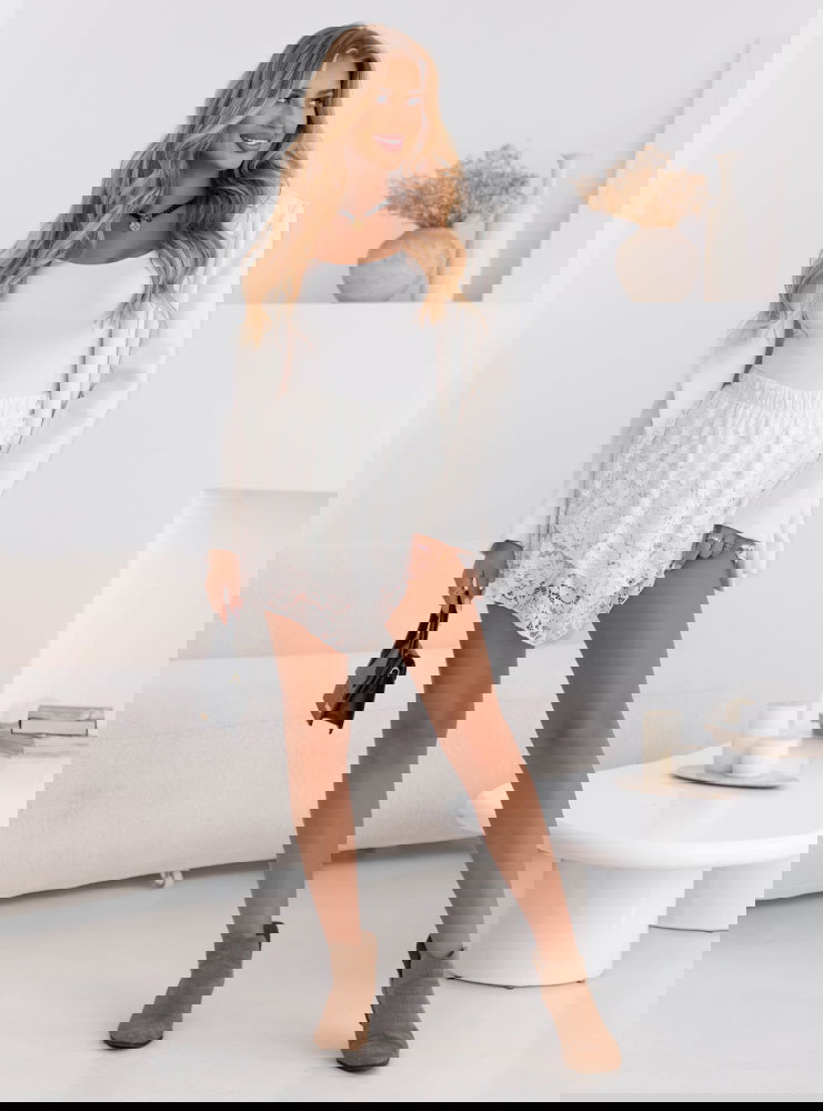 Biała koronkowa spódniczka mini Daynara