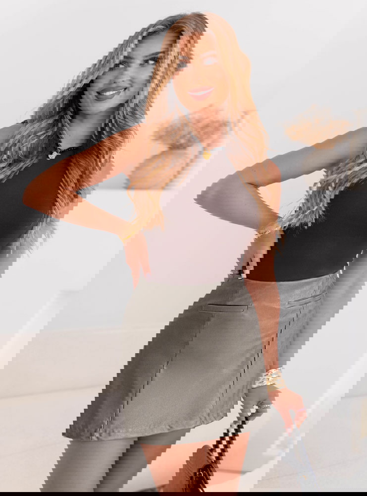 Szare spódnico-spodenki z eko skóry...