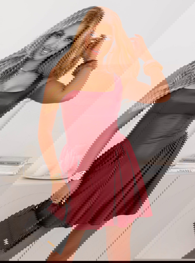 Bordowa sukienka mini z eko skóry...