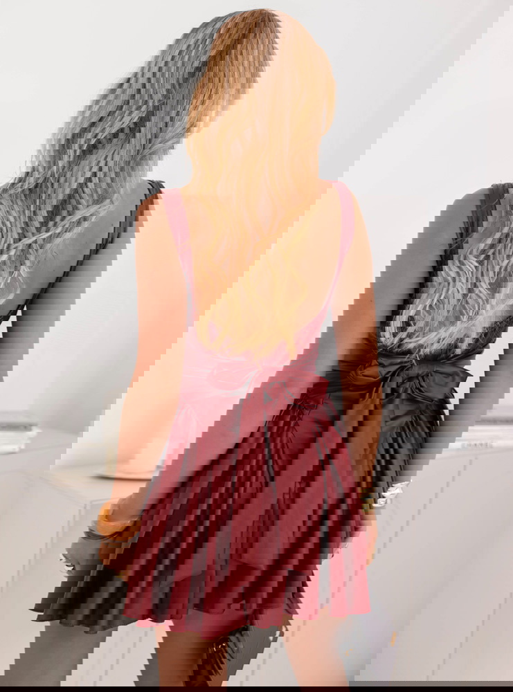 Bordowa sukienka mini z eko skóry...