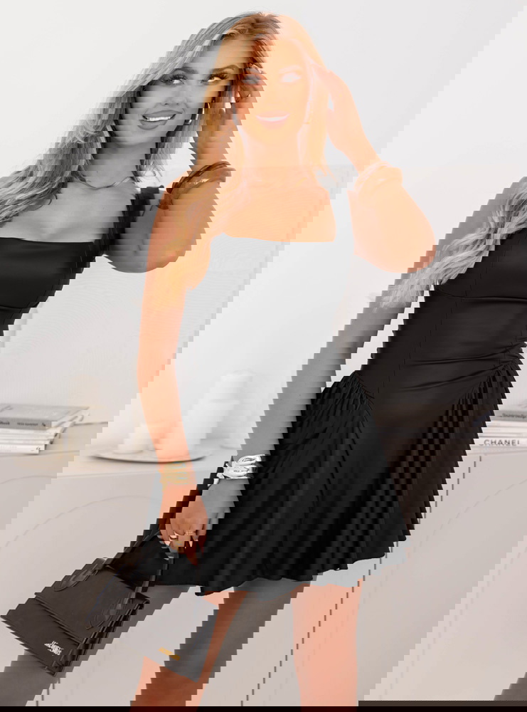 Czarna sukienka mini z eko skóry Aurkena