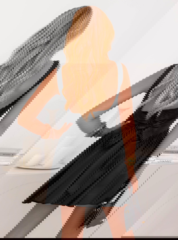 Czarna sukienka mini z eko skóry Aurkena