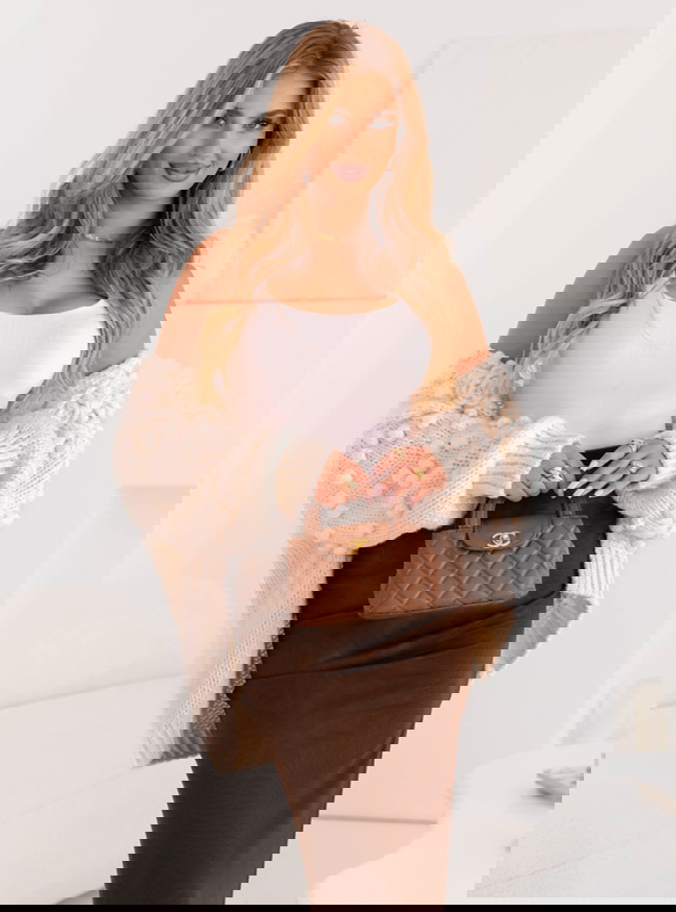 Prążkowana spódnica z rozcięciem...