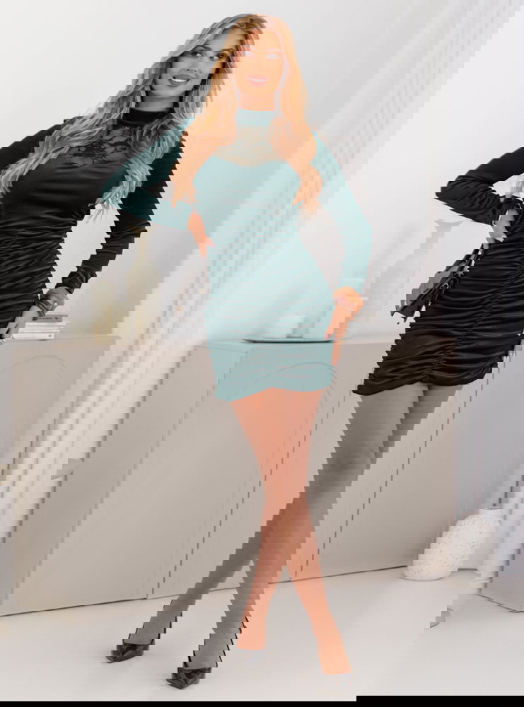 Welurowa sukienka z koronką Phailin -...