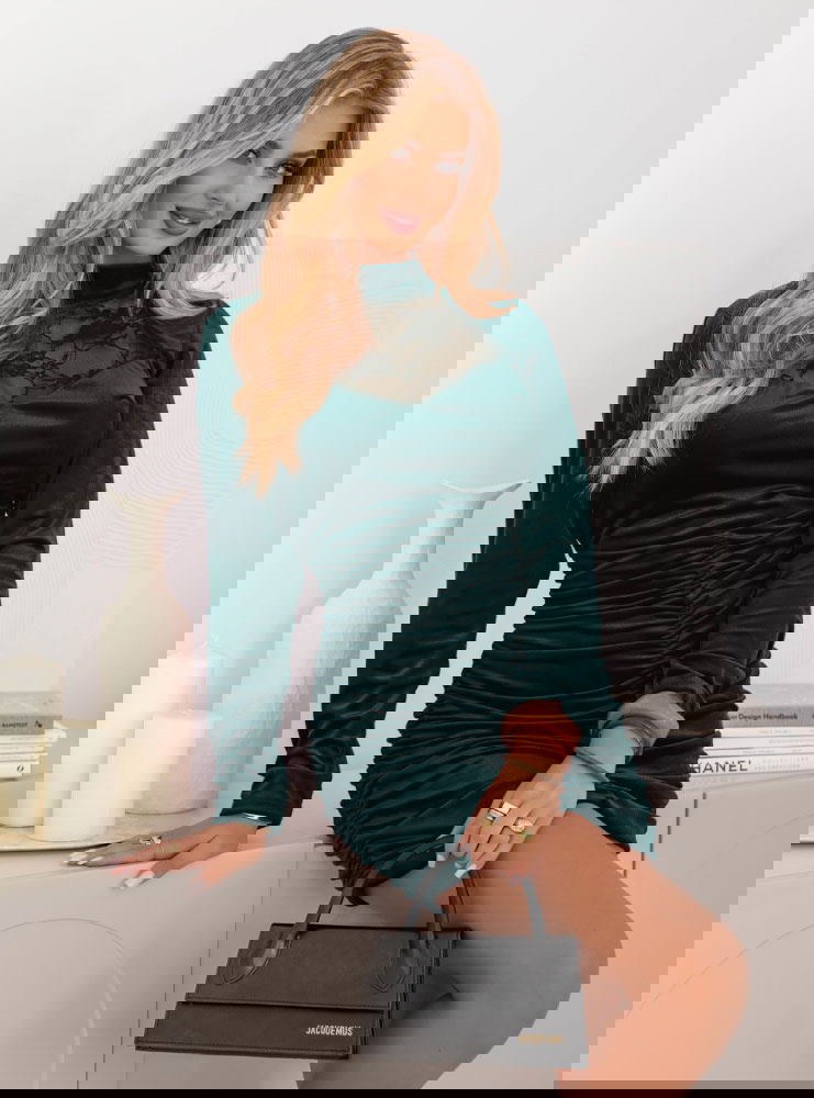 Welurowa sukienka z koronką Phailin -...