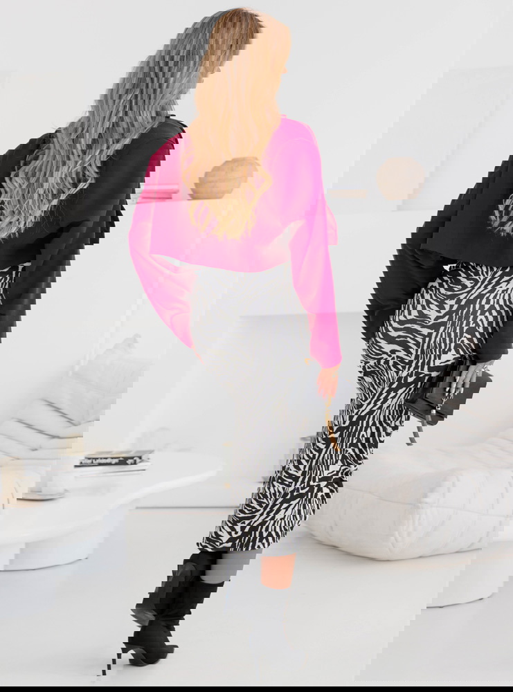 Dopasowana spódnica midi z rozcięciem...