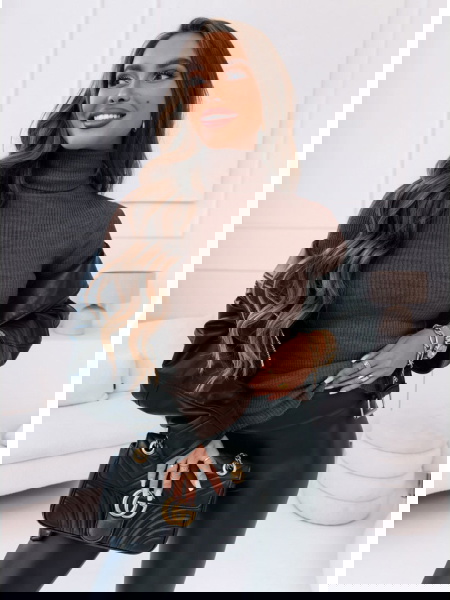 Czekoladowy sweter z golfem...