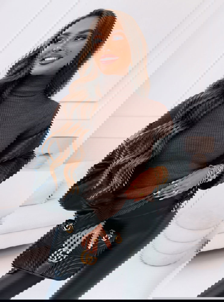 Czekoladowy sweter z golfem i długimi rękawami Perla