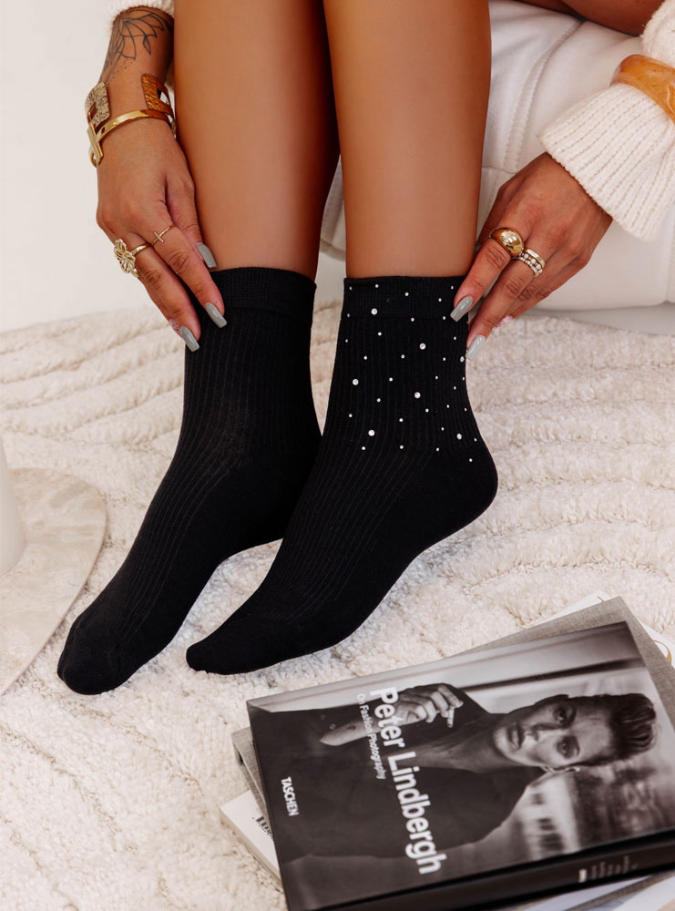Czarne skarpetki z ozdobnymi...