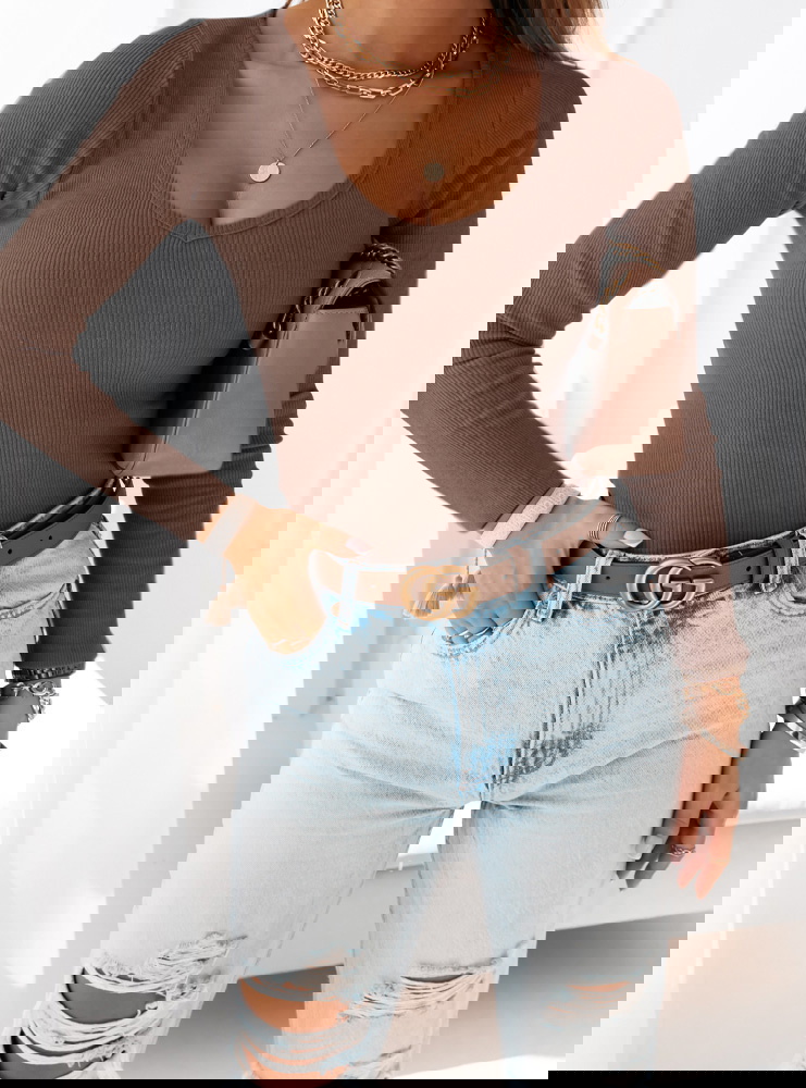 Prążkowana bluzka z dekoltem w serek...