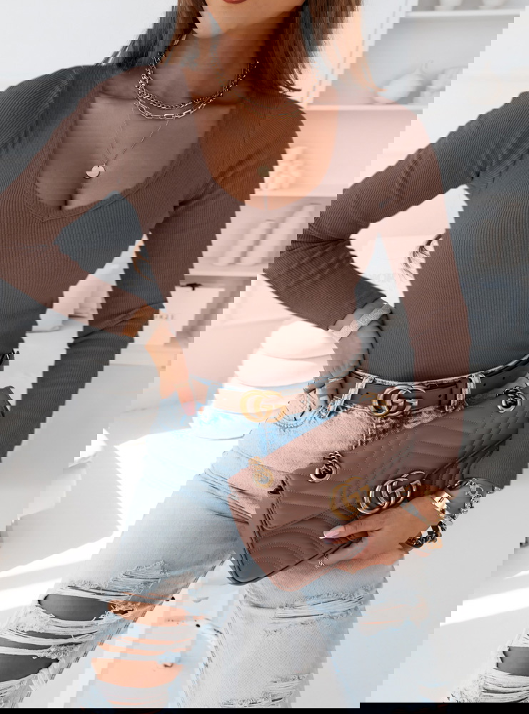 Prążkowana bluzka z dekoltem w serek...