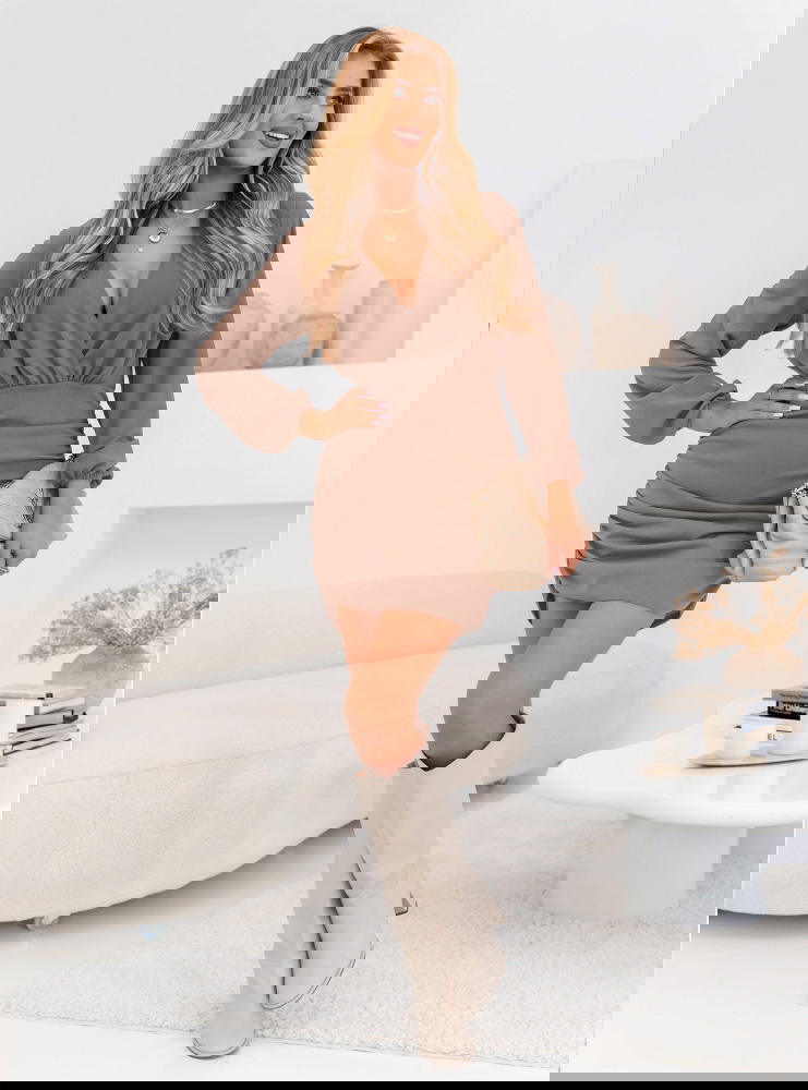 Sukienka mini z przekładanym dekoltem...