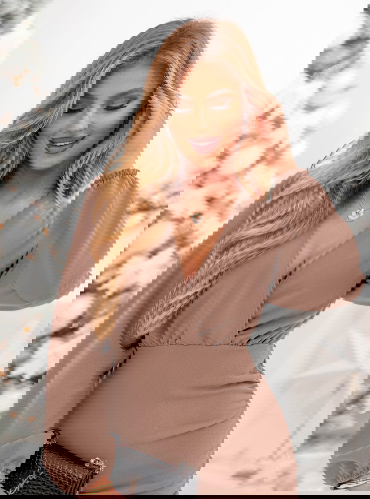 Sukienka mini z przekładanym dekoltem...