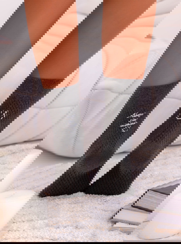 Grafitowe skarpetki z ozdobnym...