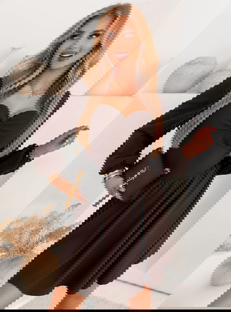 Czekoladowa sukienka z marszczeniem...