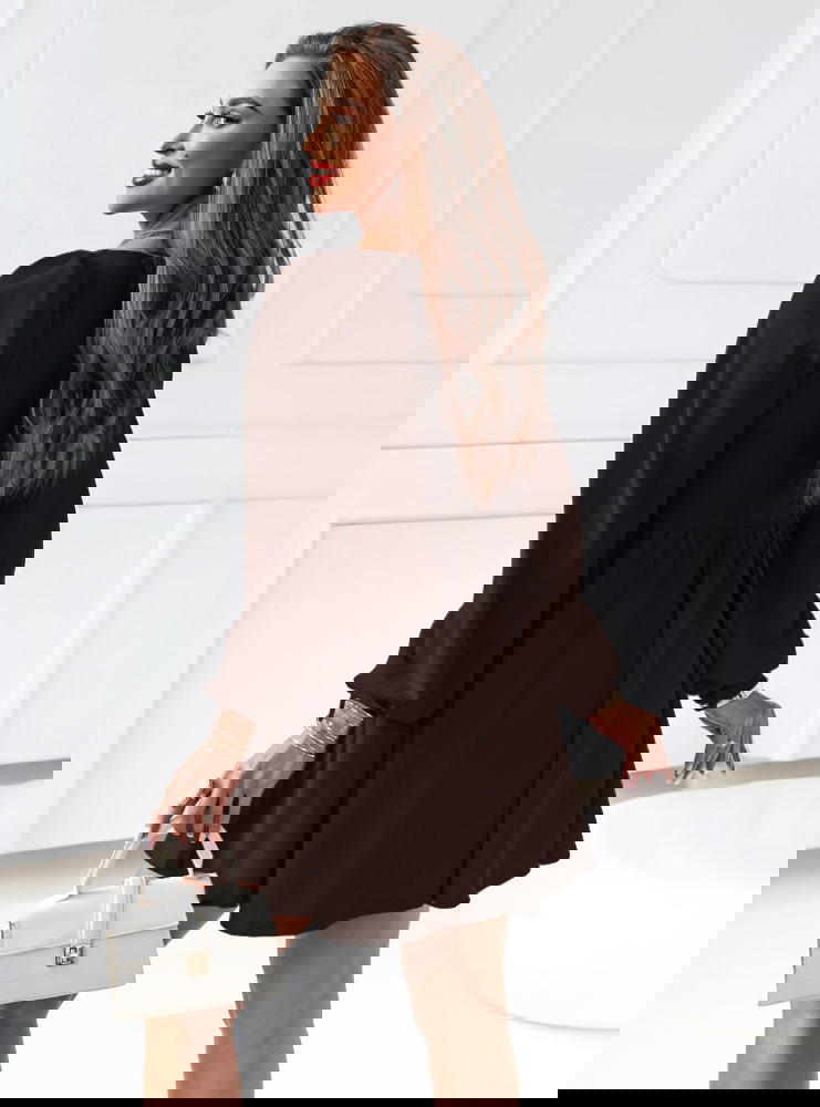 Czekoladowa sukienka z marszczeniem...