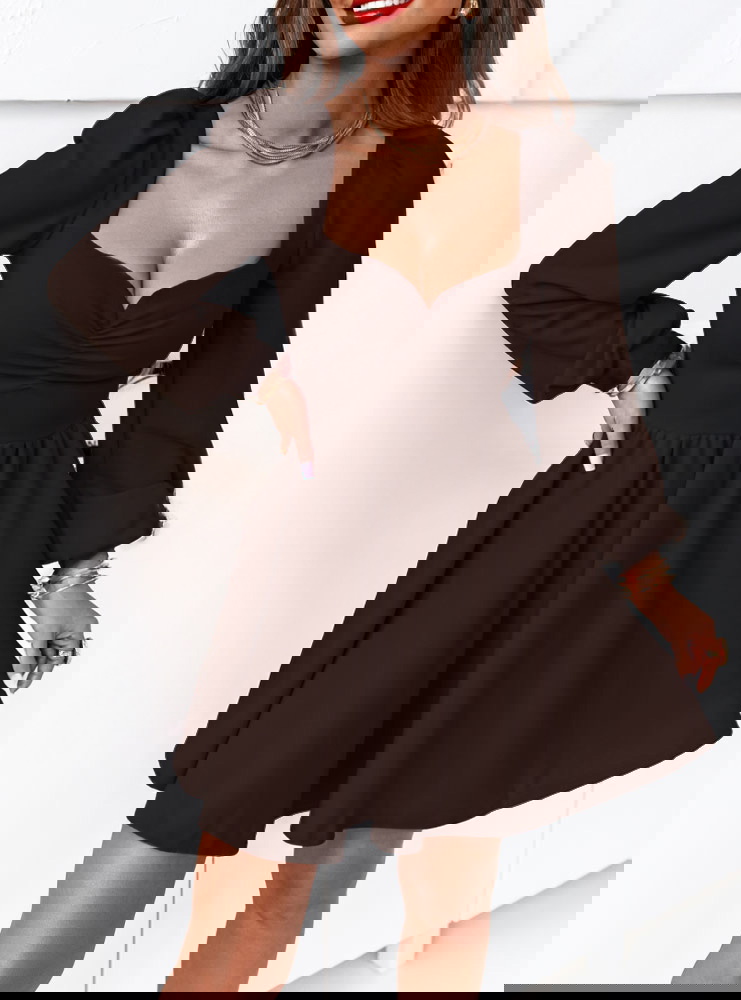 Czekoladowa sukienka z marszczeniem...