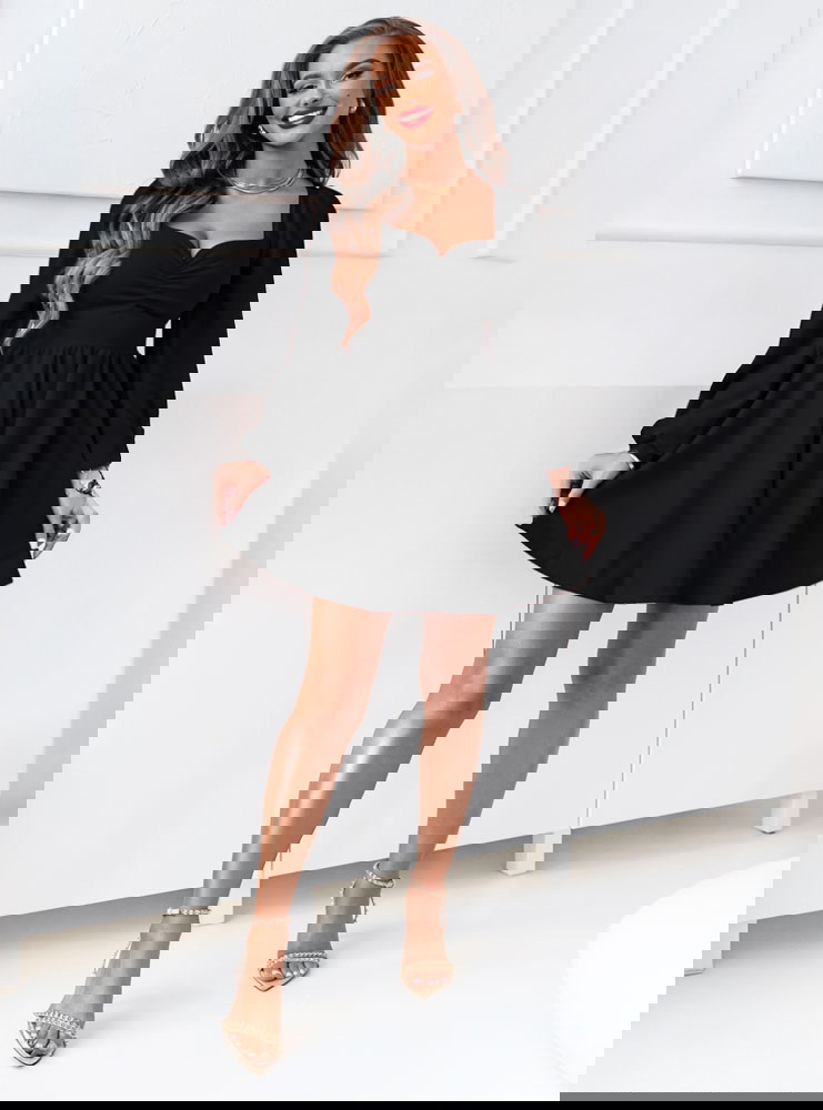 Czarna sukienka z marszczeniem na...