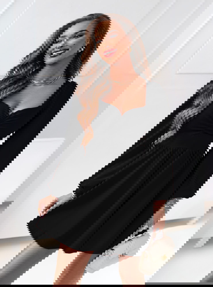 Czarna sukienka z marszczeniem na...