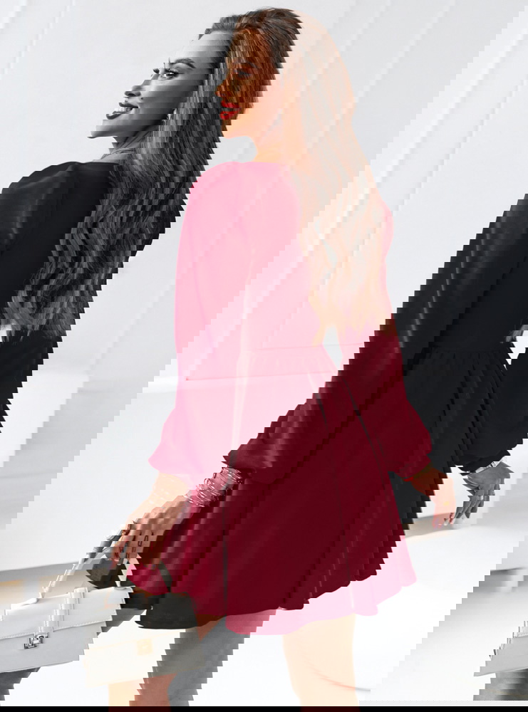 Bordowa sukienka z marszczeniem na...