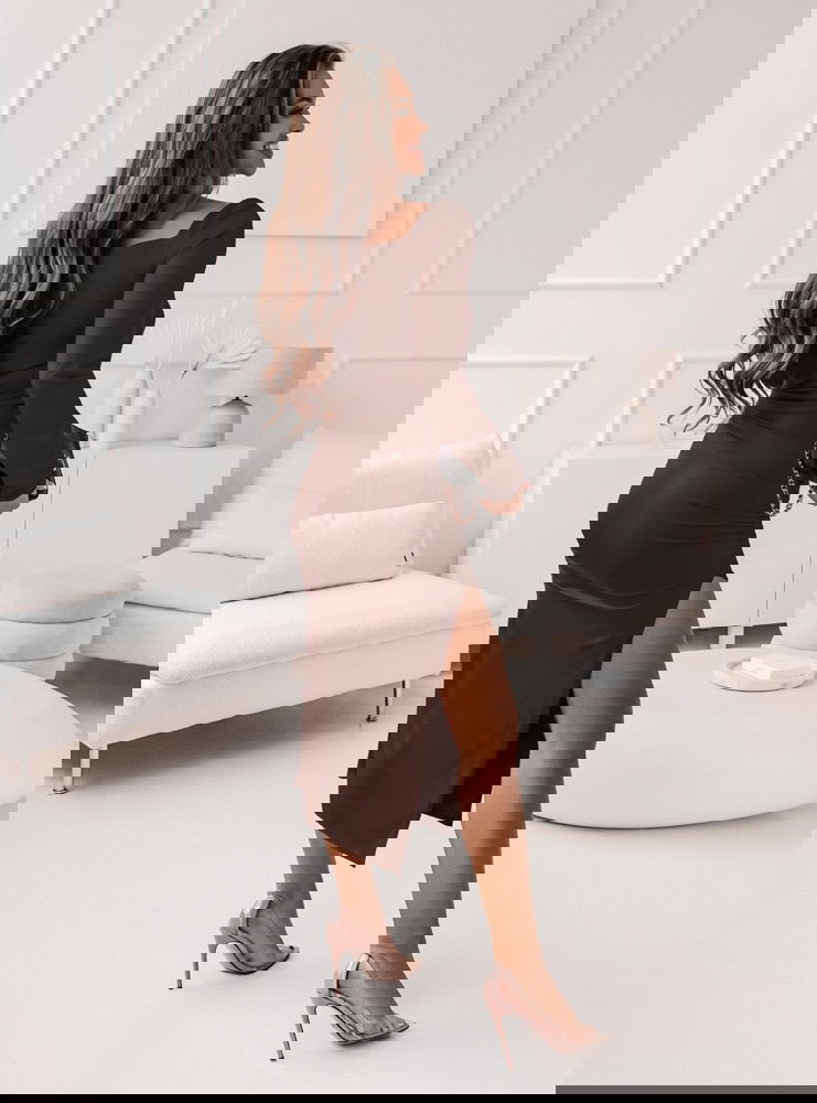 Czekoladowa długa sukienka z...