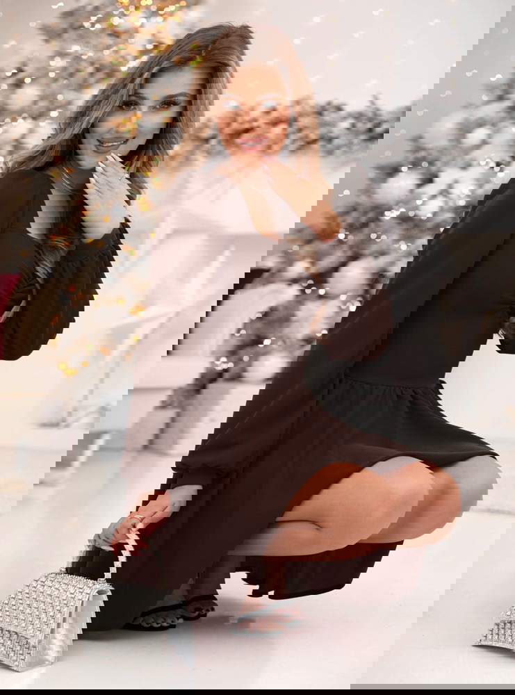 Czekoladowa sukienka z marszczeniem...