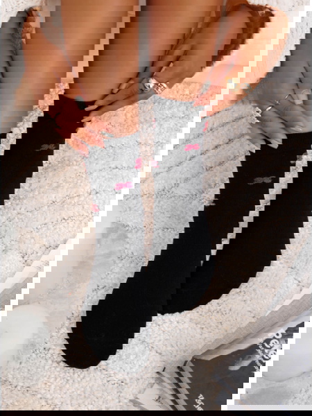 Czarne skarpetki z ozdobnym... 2