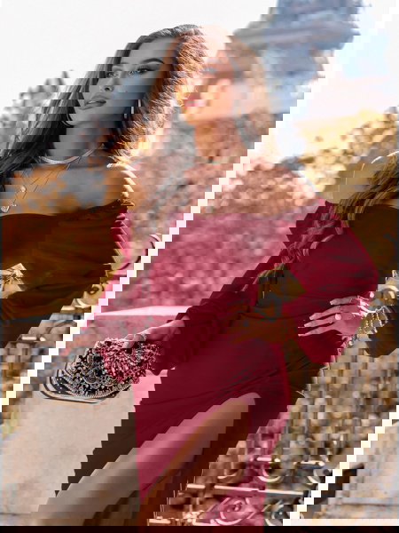 Bordowa sukienka z...