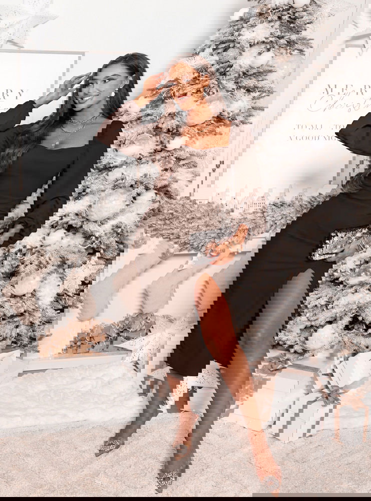 Czekoladowa sukienka z rozcięciem...