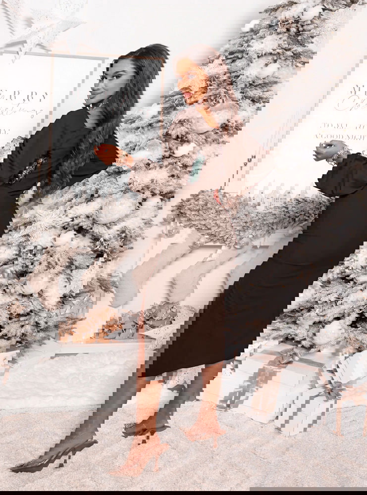 Czekoladowa sukienka z rozcięciem...