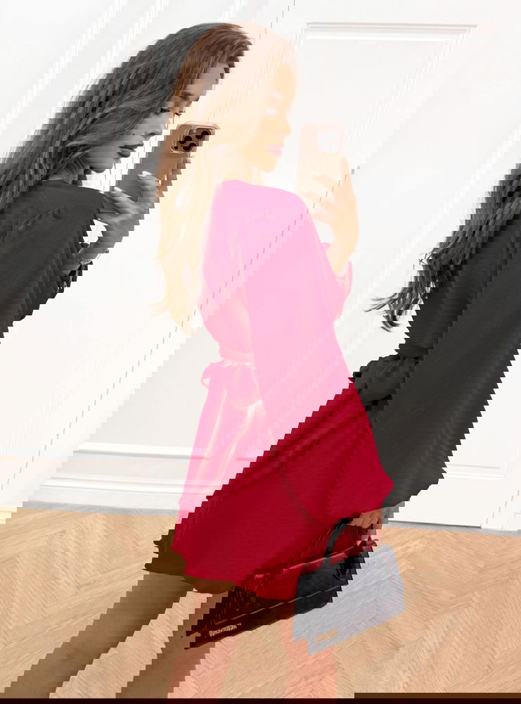 Malinowy kombinezon jak sukienka z...