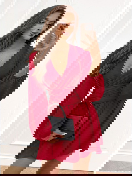 Malinowy kombinezon jak...