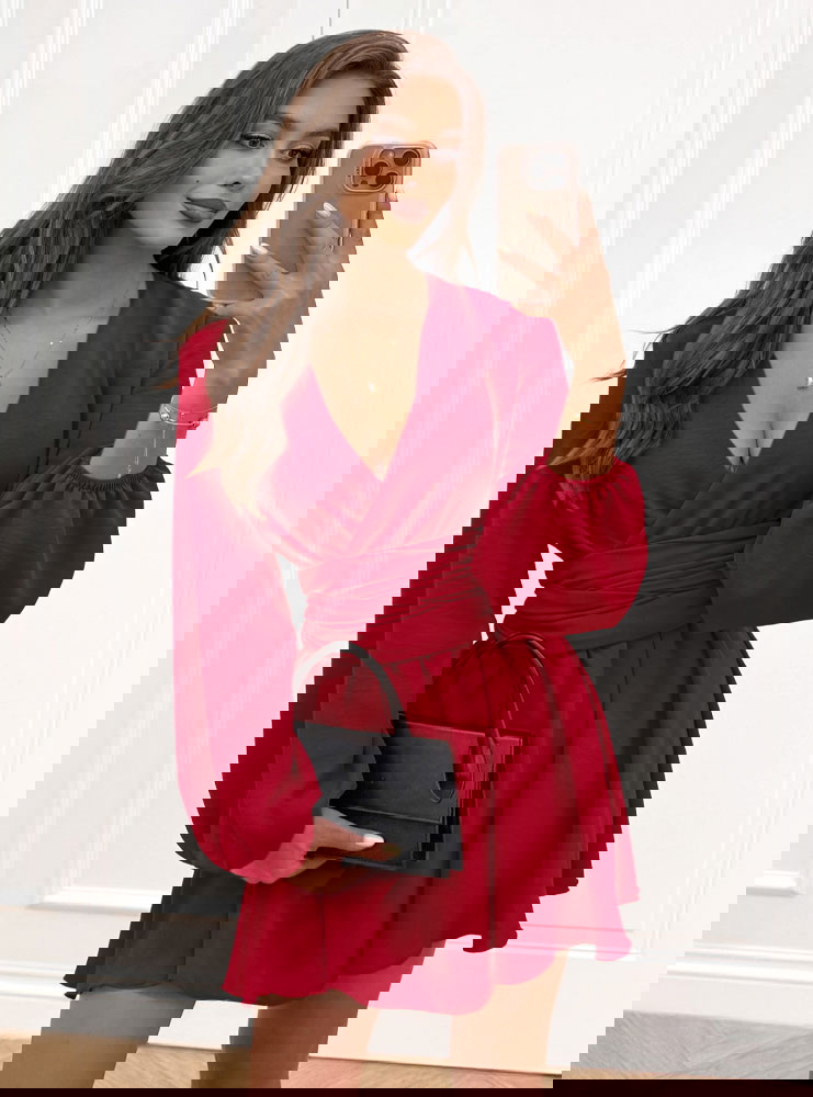 Malinowy kombinezon jak sukienka z...