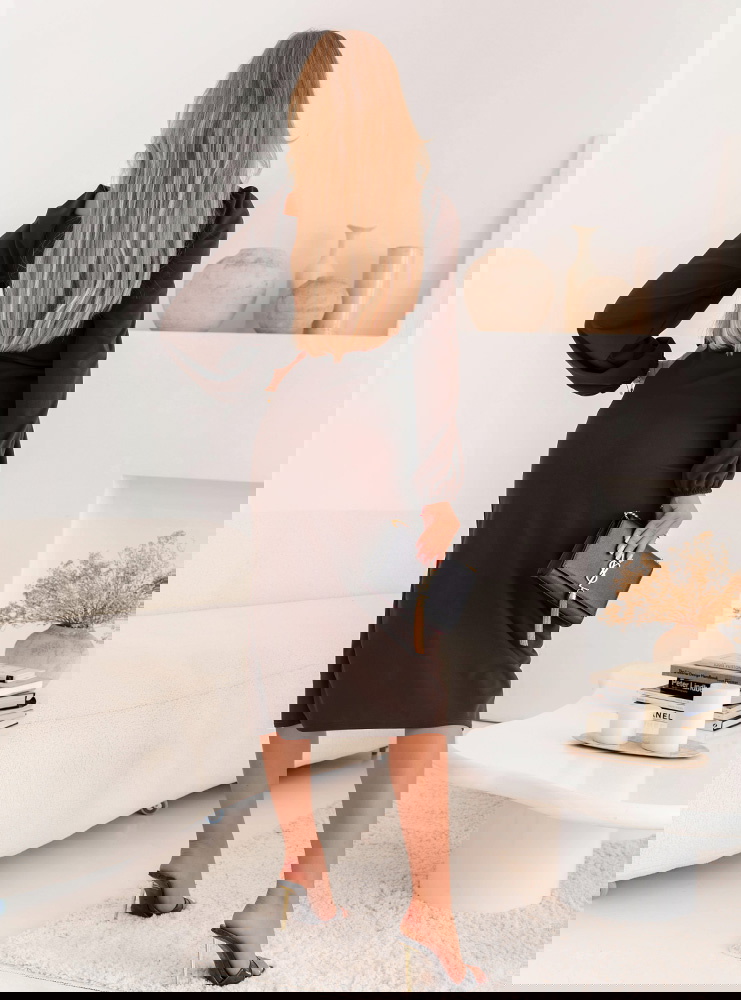 Czekoladowa sukienka z rozcięciem...