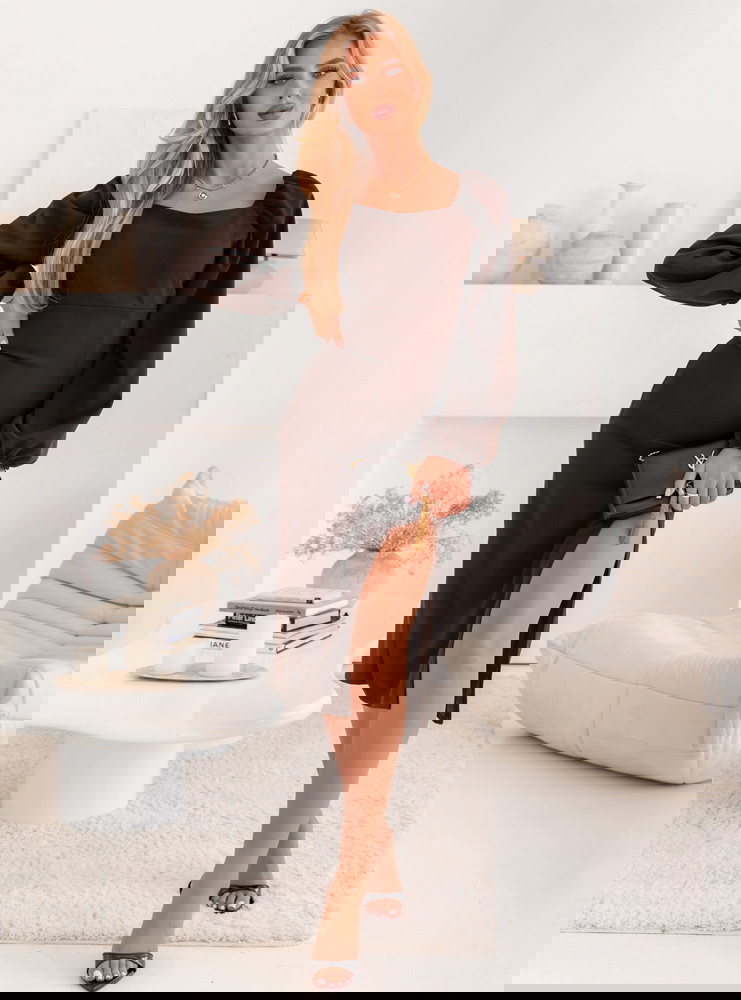 Czekoladowa sukienka z rozcięciem...