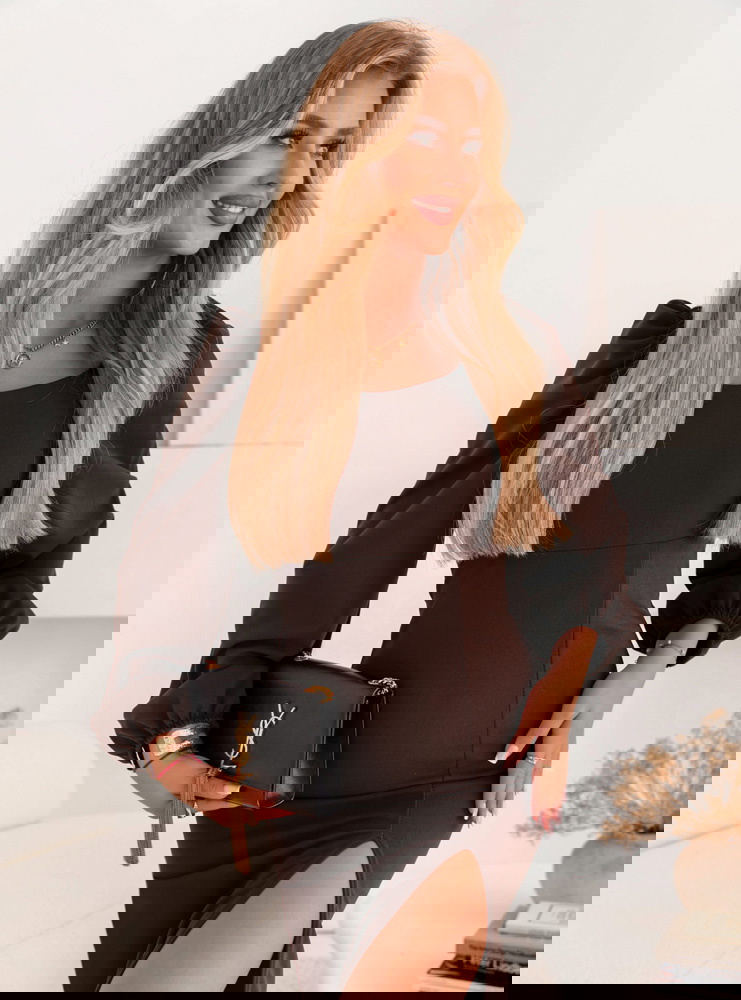 Czekoladowa sukienka z rozcięciem...