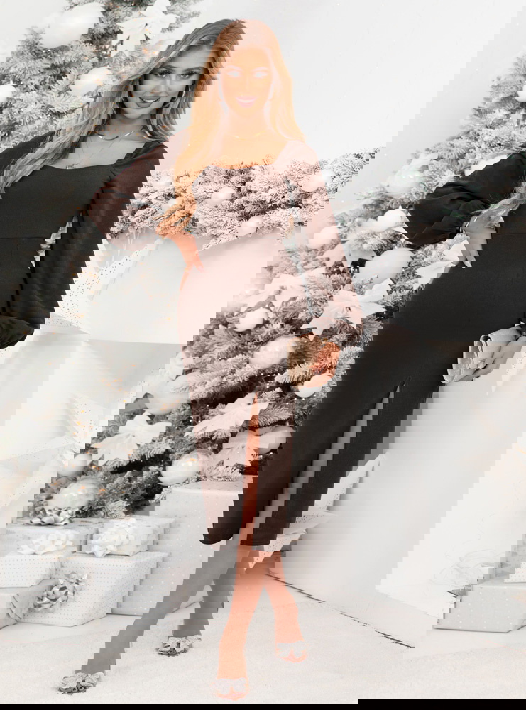 Czekoladowa sukienka z rozcięciem...