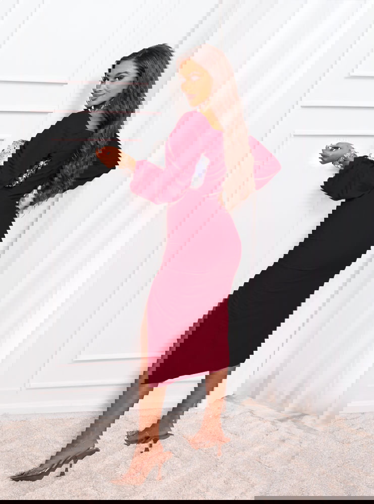 Bordowa sukienka z rozcięciem Pamalyn