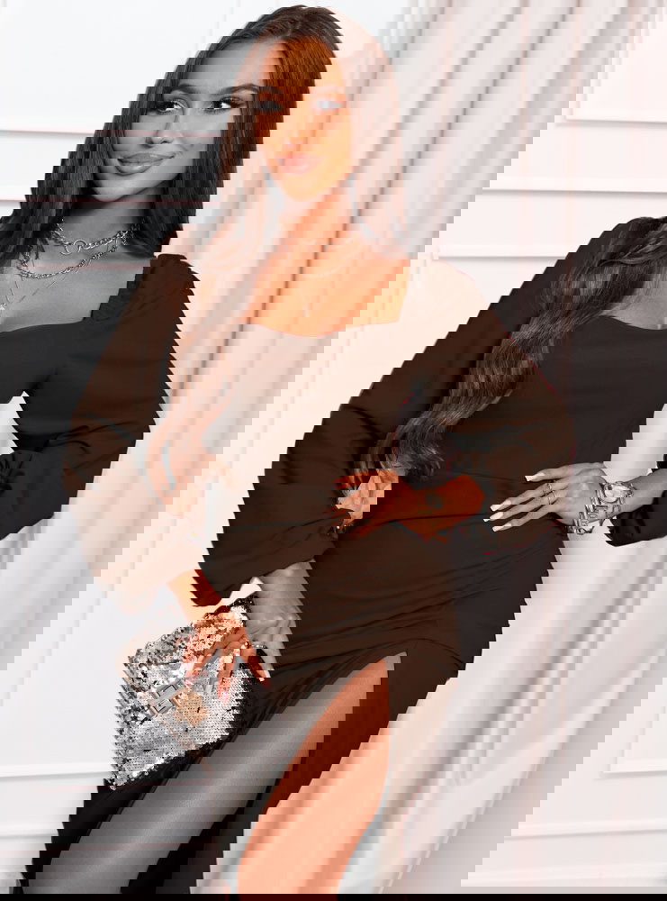 Czekoladowa sukienka z rozcięciem...