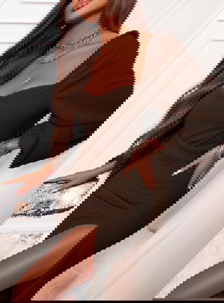 Czekoladowa sukienka z rozcięciem...