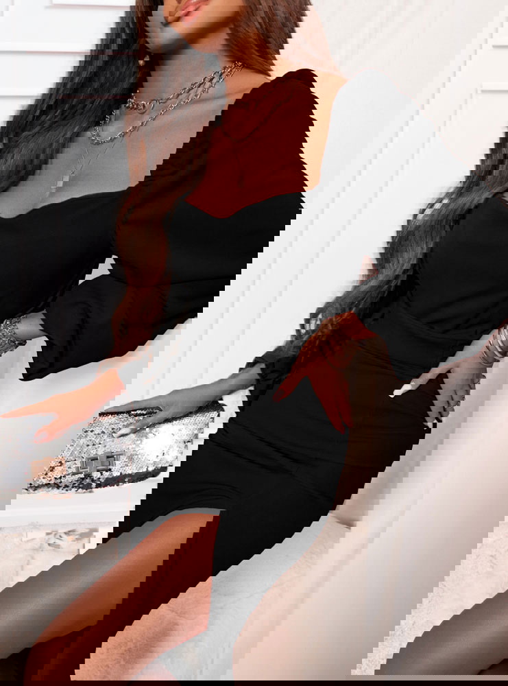 Czarna sukienka z rozcięciem Pamalyn