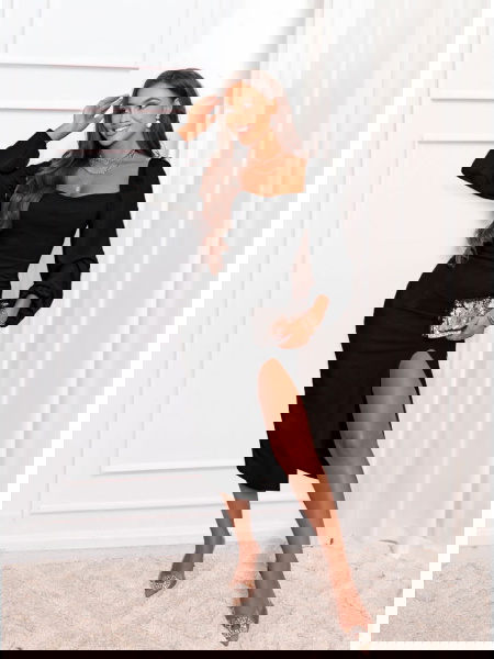 Czarna sukienka z...