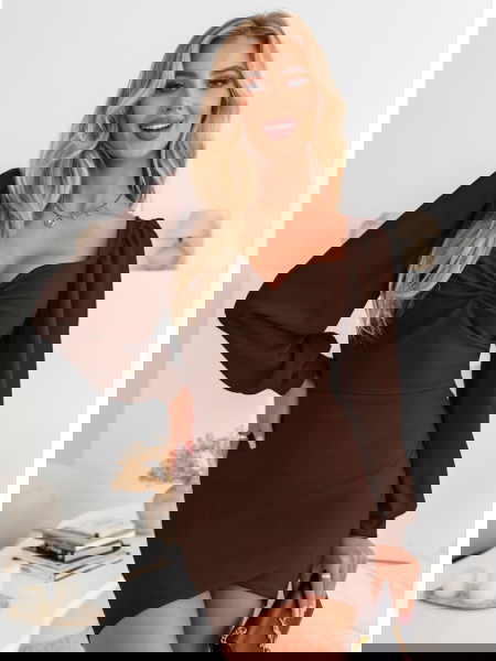 Czekoladowa sukienka z... 2