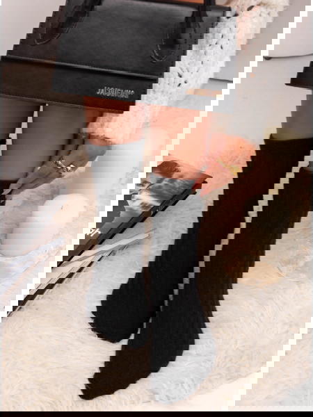 Czarne skarpetki z ozdobnym... 2