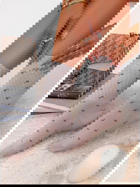 Beżowe skarpetki w...